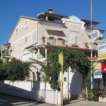 Rooms And Apartments Palma B&B Medulin Exterior foto